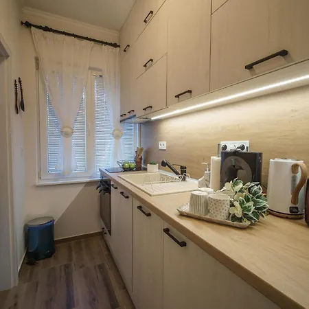 Dayski Apartment Warna